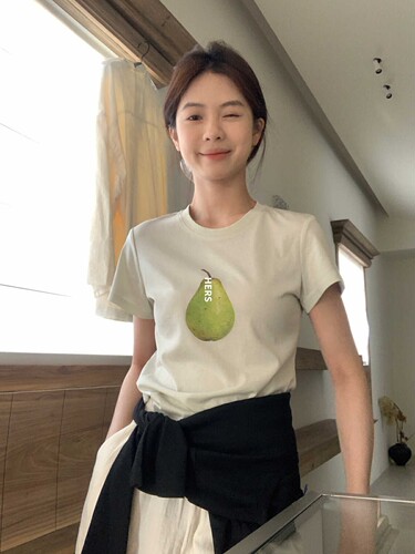 METWO hers正肩梨子短袖T恤女2025春夏新款青梨印花圆领上衣20646