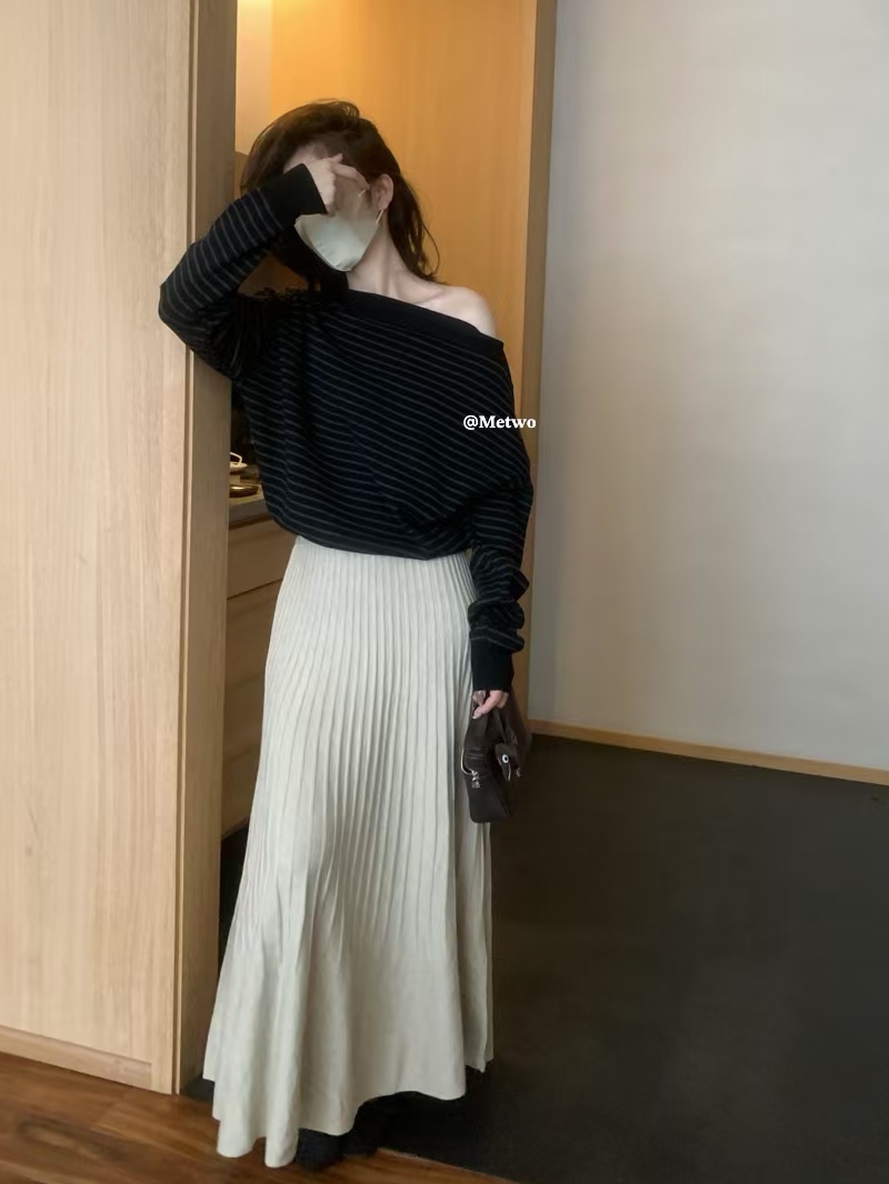 METWO 2261#新年三色荡领一字肩毛衫女秋冬收腰氛围感针织衫上衣