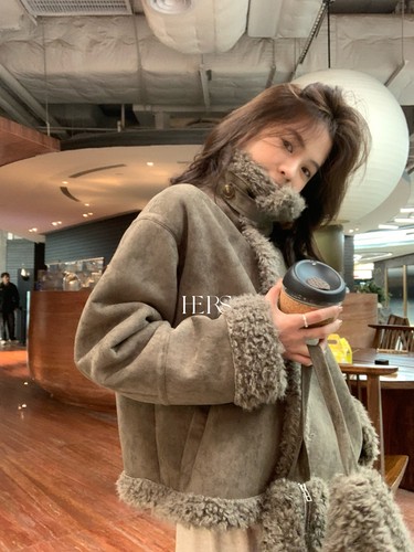 一勺甜 hers复古日常保暖皮毛一体短外套女冬季毛毛外套92703