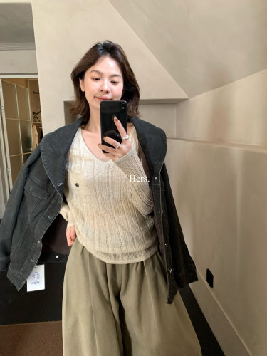 Hers慵懒雅痞气质V领口袋针织衫