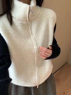 一勺甜 hers高领拉链马甲针织毛线背心女2025冬百搭上衣92623