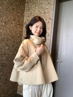 26年早春 韩系简约设计感廓形立领休闲风衣外套女80218 Hers