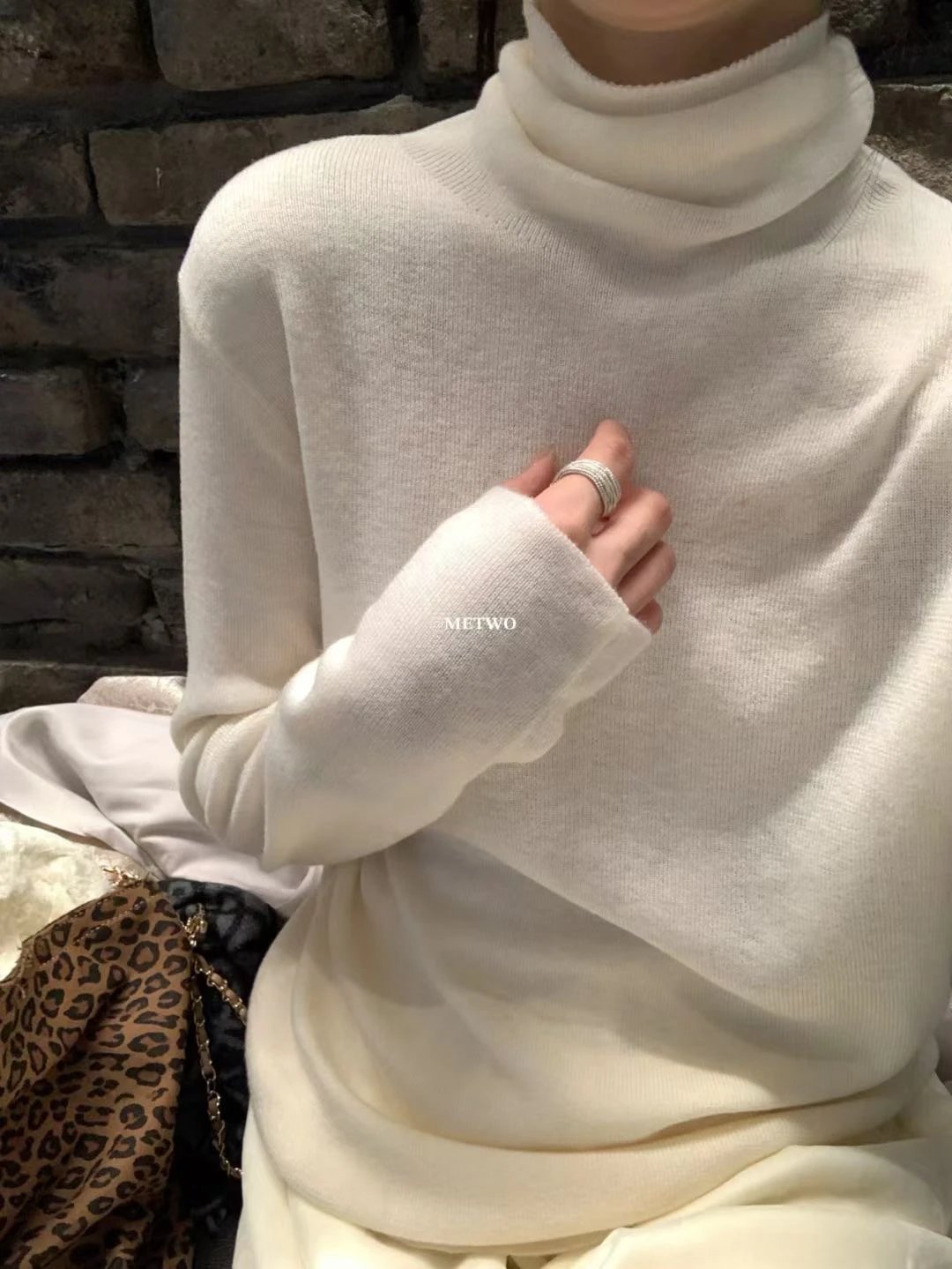 METWO 9097羊绒奶白高领打底衫女2025秋季宽松显瘦内搭气质针织衫