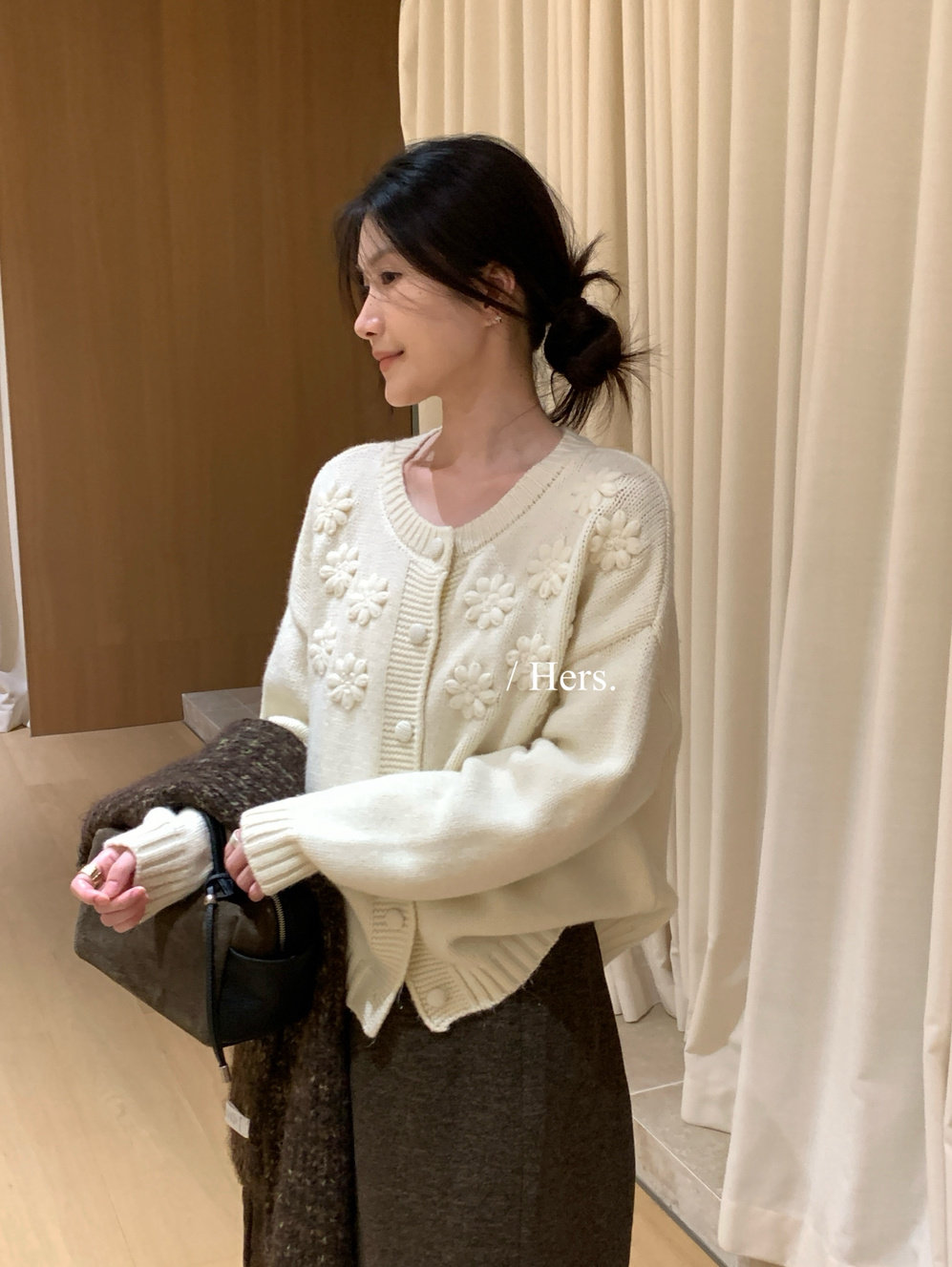 Hers立体花朵单排扣开衫纯色毛衣