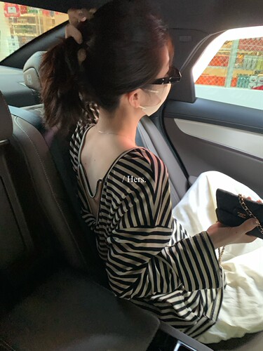 一勺甜【Hers】早春休闲随性懒人条纹宽松露背长袖T恤女 80290