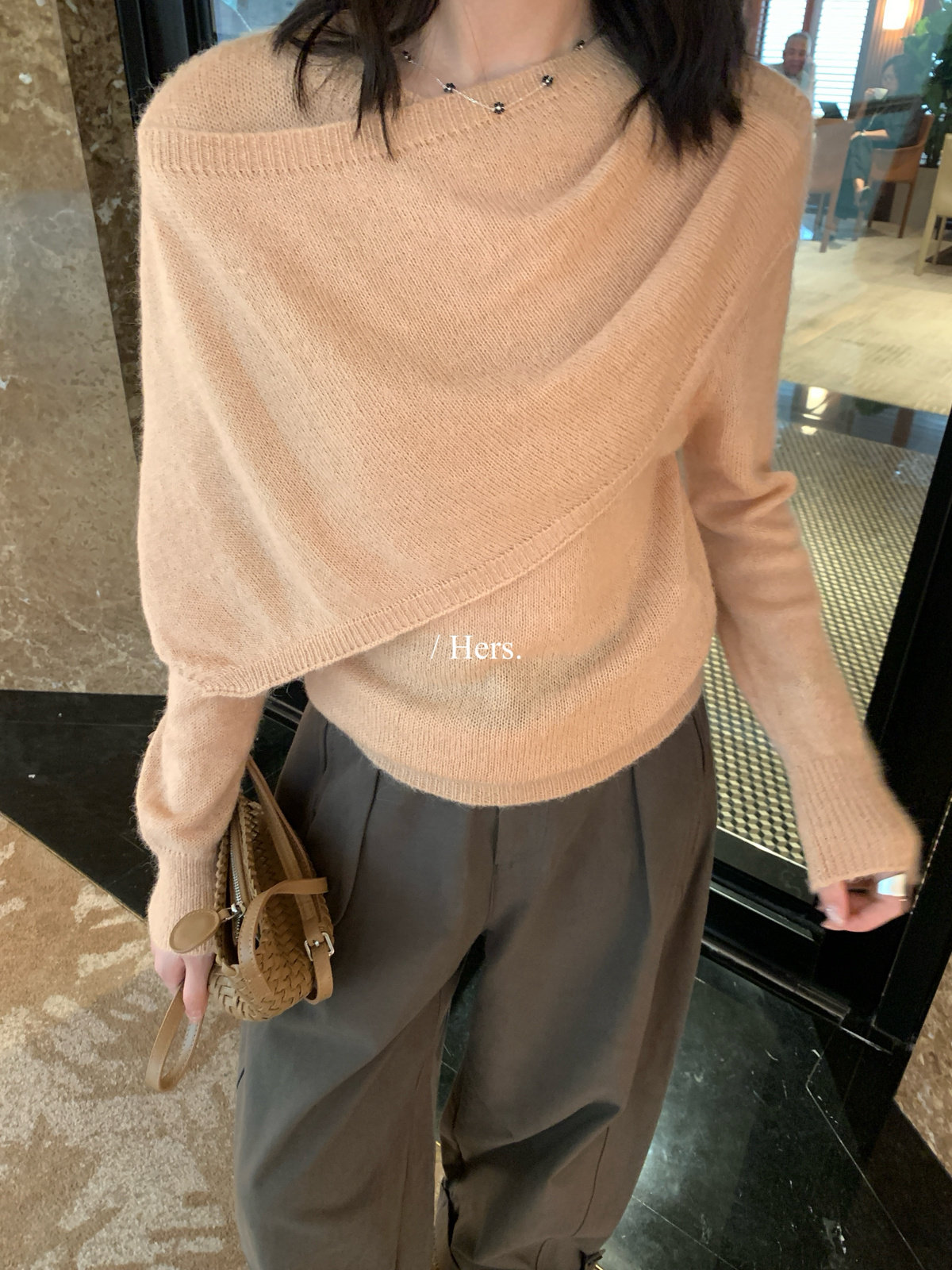 Hers披肩设计感领保暖长袖毛衣女