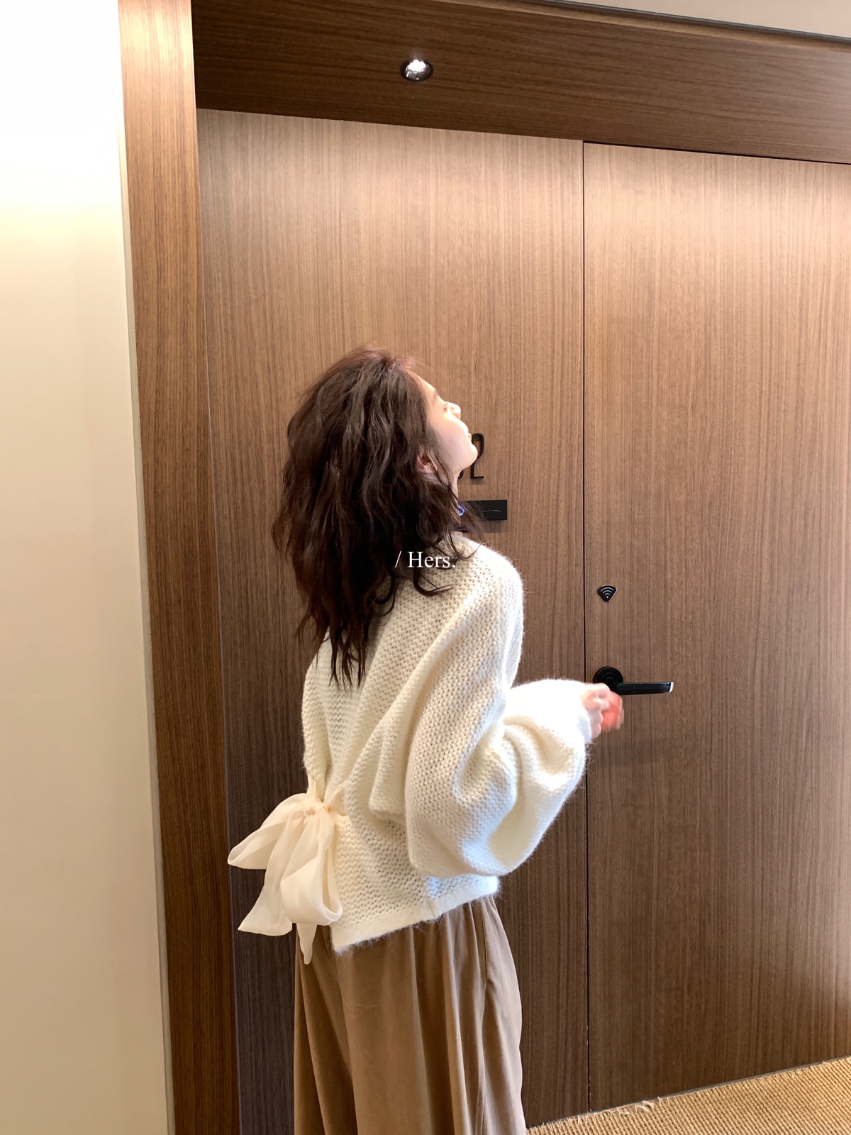 一勺甜 hers精致后腰绑带设计毛衣女 2025秋宽松法式针织衫92459