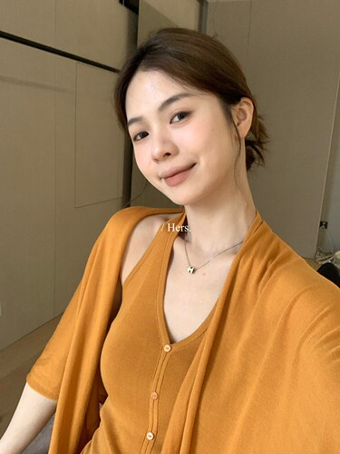 一勺甜【Hers】夏上新！气质简约挂脖露背修身针织背心女08169