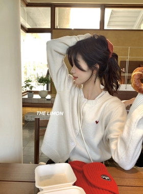 柠檬 LIMON巨显白！圆领北极绒爱心刺绣针织开衫毛衣女秋冬2281#