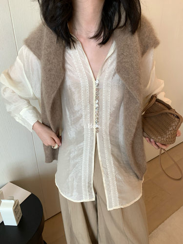 一勺甜｜早秋【Hers】蕾丝拼接气质V领微皱感宽松长袖衬衫女66703