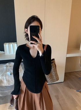 一勺甜 hers黑色弧形v领打底衫女2025秋季韩系休闲百搭上衣2207