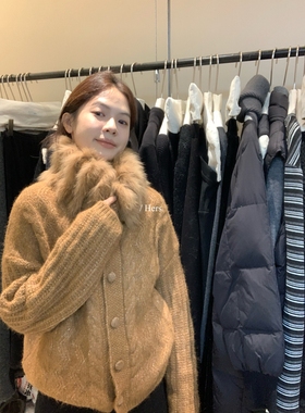 一勺甜 hers复古毛毛领单排扣保暖毛衣女2025冬气质甜美毛衣92682