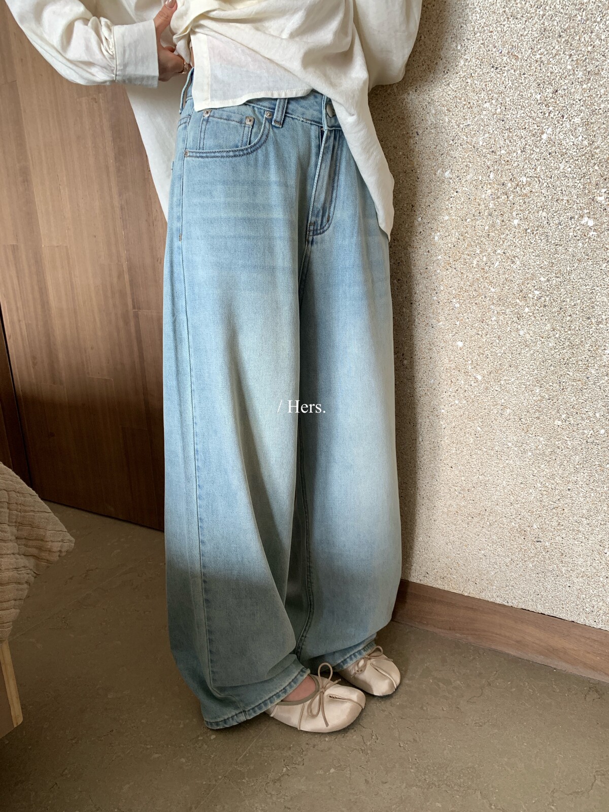 26年早春!【Hers】简约日常百搭调性感浅蓝直筒牛仔裤女80339