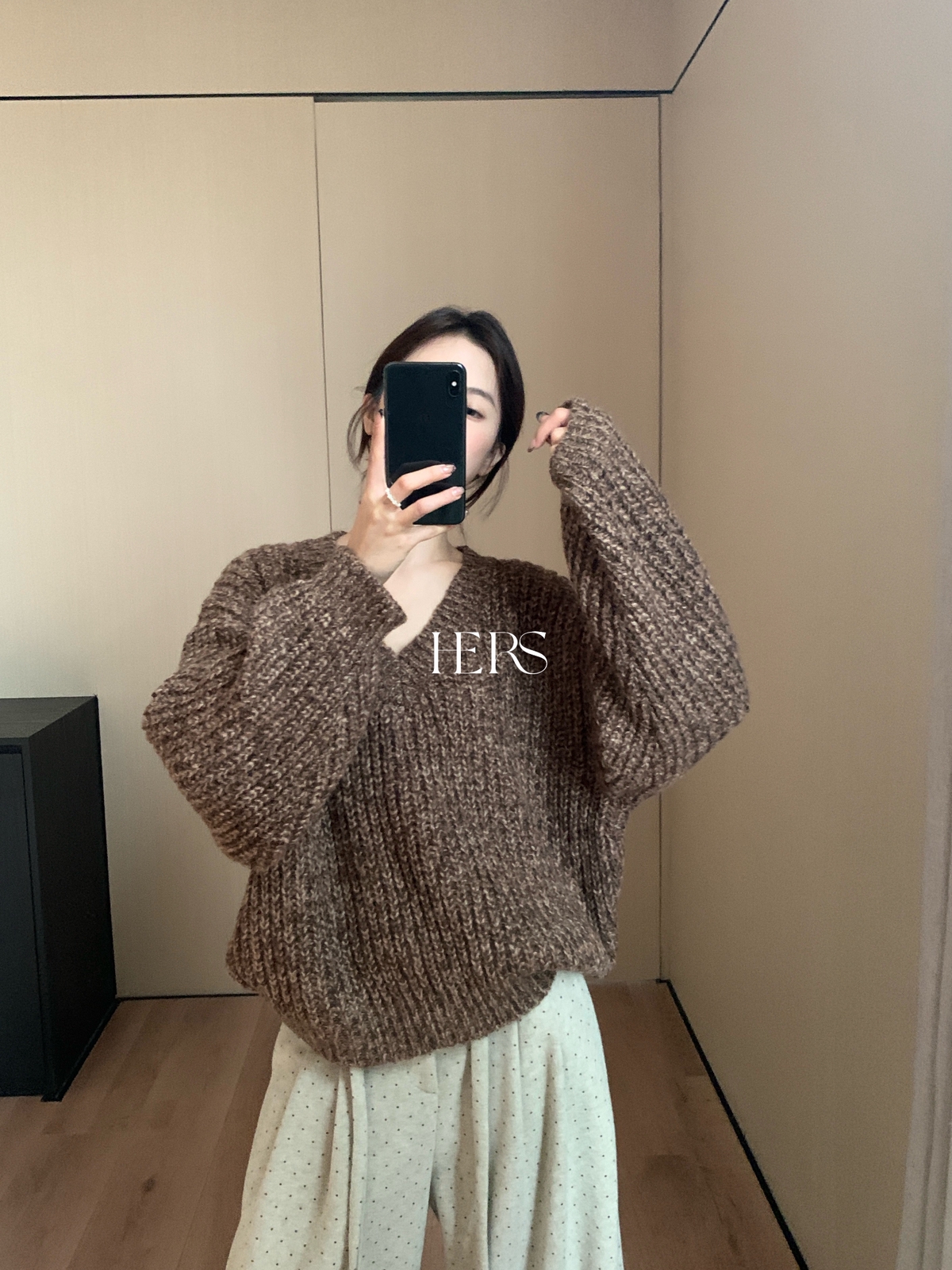 一勺甜 hersV领慵懒套头保暖毛衣女2025冬休闲宽松针织上衣92776