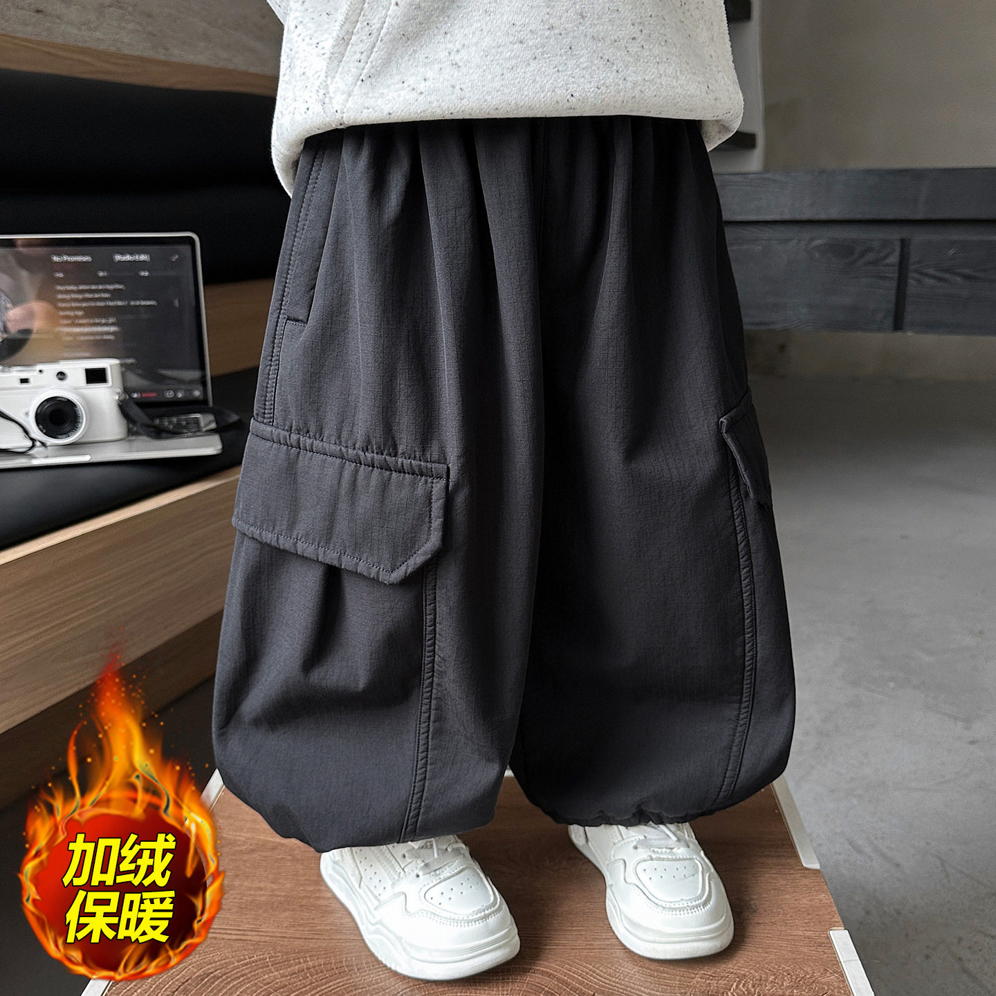 男童黑色工装裤秋季2025新款儿童加绒运动裤子帅气男宝宝束脚