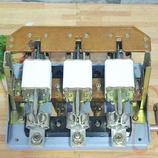 熔断器隔离HR3-200 400 600 1000A/32 /34刀熔开关侧面/中间操作