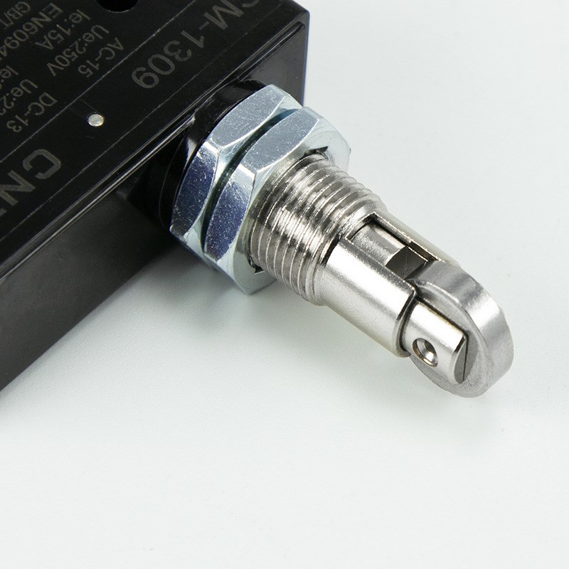 电气CM微动开关CpM-1303M限位行程自复位短柄滚轮