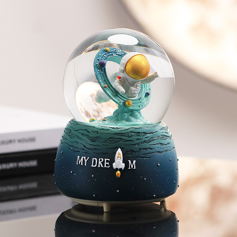 水晶球音乐盒宇航员摆件