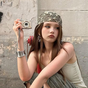 废土风头巾女2026年新款正流行三角巾百搭复古时尚多功能春夏方巾