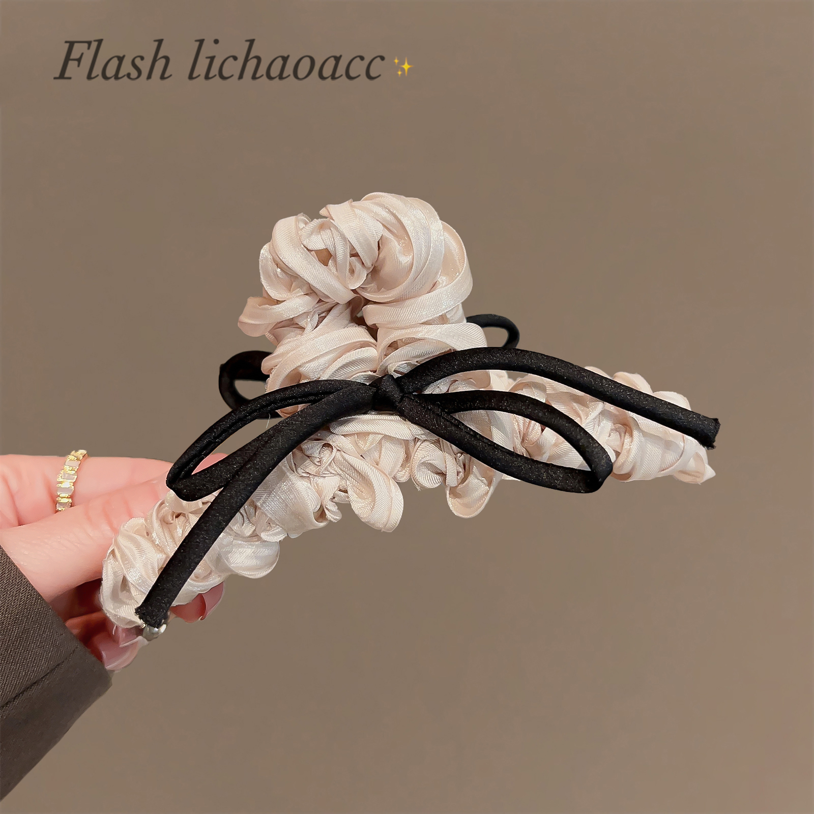 温柔米色～韩国新款缎面褶皱蝴蝶结抓夹高级感后脑勺大号鲨鱼夹女