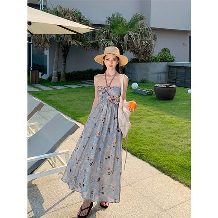 海边旅游高级感挂脖抹胸连衣裙女夏季三亚西双版纳穿搭超仙沙滩裙
