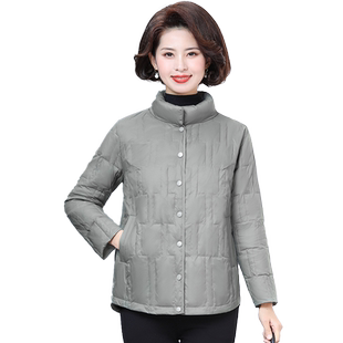 妈妈高端轻薄羽绒服冬装新款洋气中老年人衣服时髦阔太太短外套女
