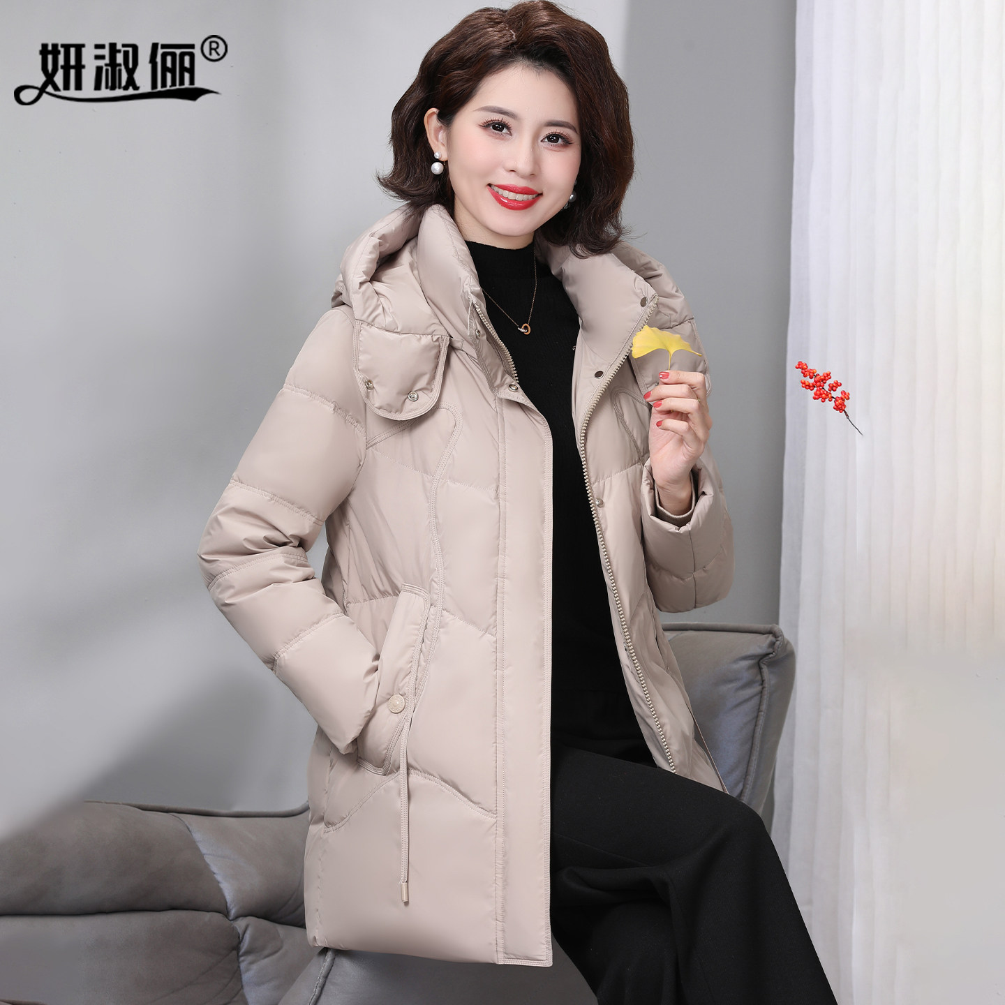 妈妈冬季羽绒服女中长新款大码中年女士时髦减龄白鸭绒棉袄厚外套