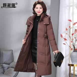 50岁妈妈冬装高级感羽绒服2025中年女过膝长款大牌可收腰鸭绒外套