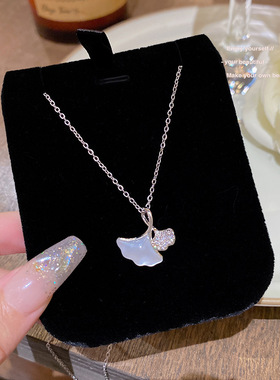 精致甜美清新银杏叶项链轻奢小众简约吊坠气质百搭高级感锁骨链女