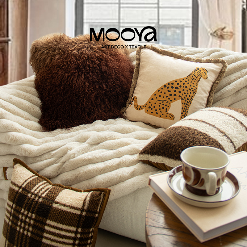 轻奢大地色滩羊毛毛绒沙发抱枕套