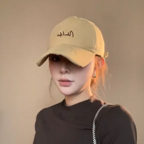 显脸小破洞鸭舌帽子女新