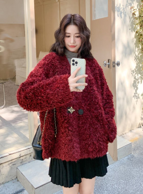 红色羊羔毛短外套女2025冬季新款V领加厚泰迪熊大衣减龄