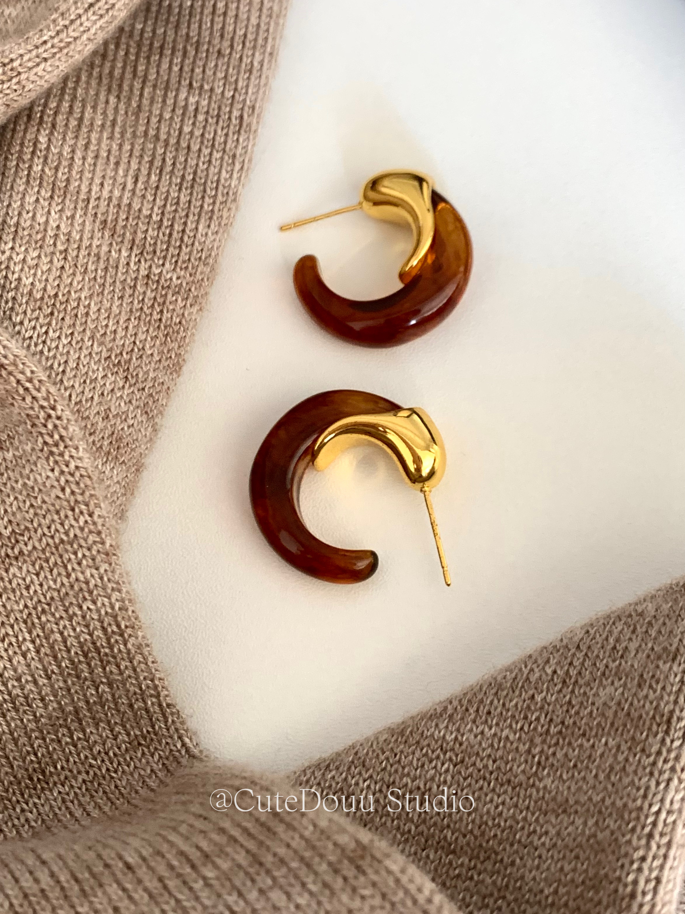 新品8折 琥珀C环 显白高级质感琥珀C形耳圈 树脂几何耳环耳饰女