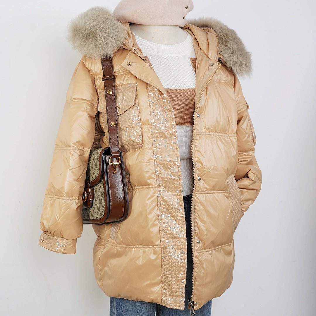Sodiwaffle冬柜价3688杏色亮片90白鸭绒拼接貉子毛领中长羽绒服女