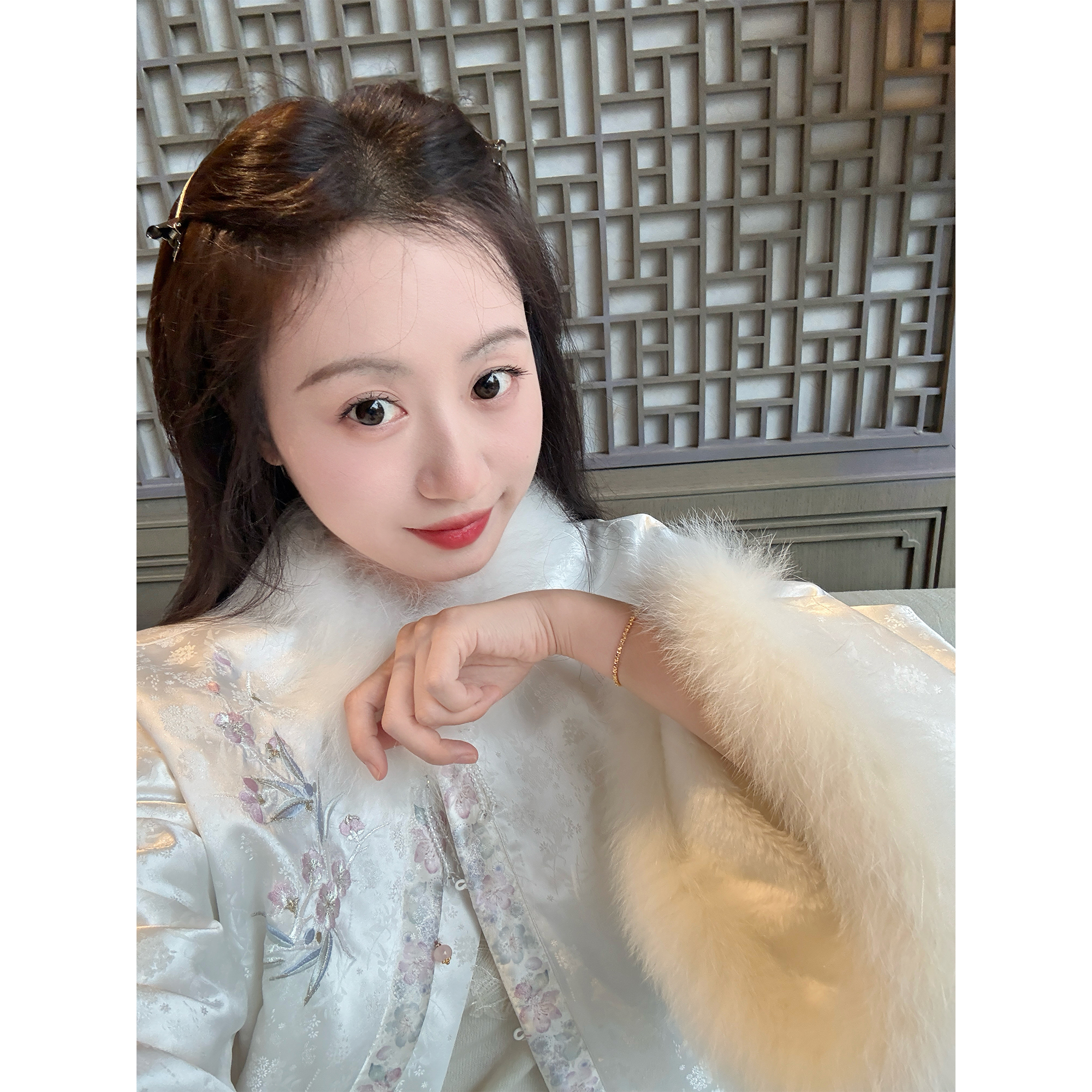 GA盈瓷【踏雪寻梅】新中式冬装高级感国风刺绣提花短款狐狸毛小袄