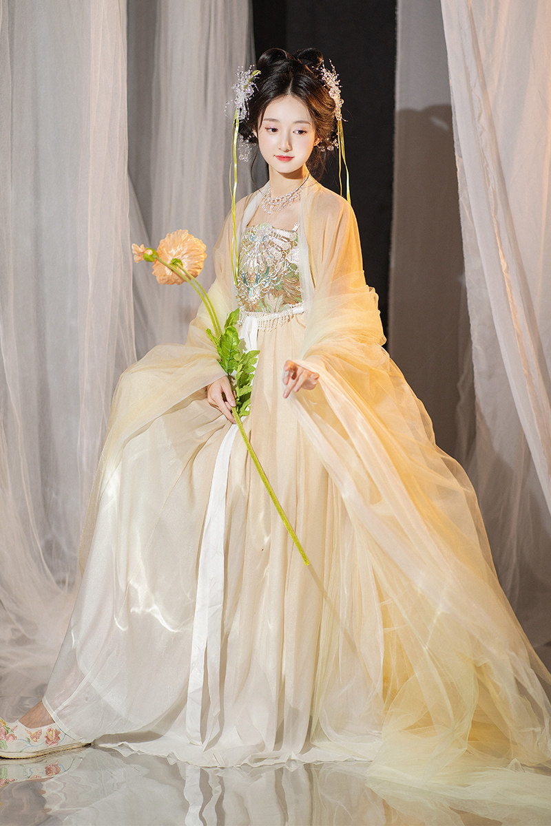 卫跃三月里正品原创成人汉服女夏款黄绿色超仙飘逸古风诃子裙唐制