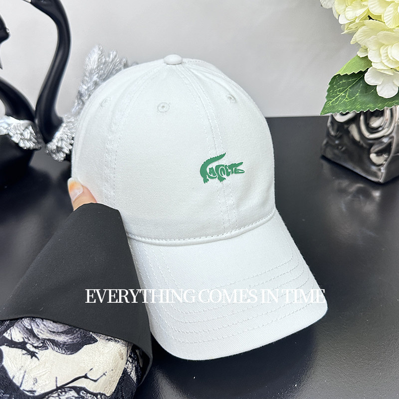 白色高端品牌鳄鱼大檐大头