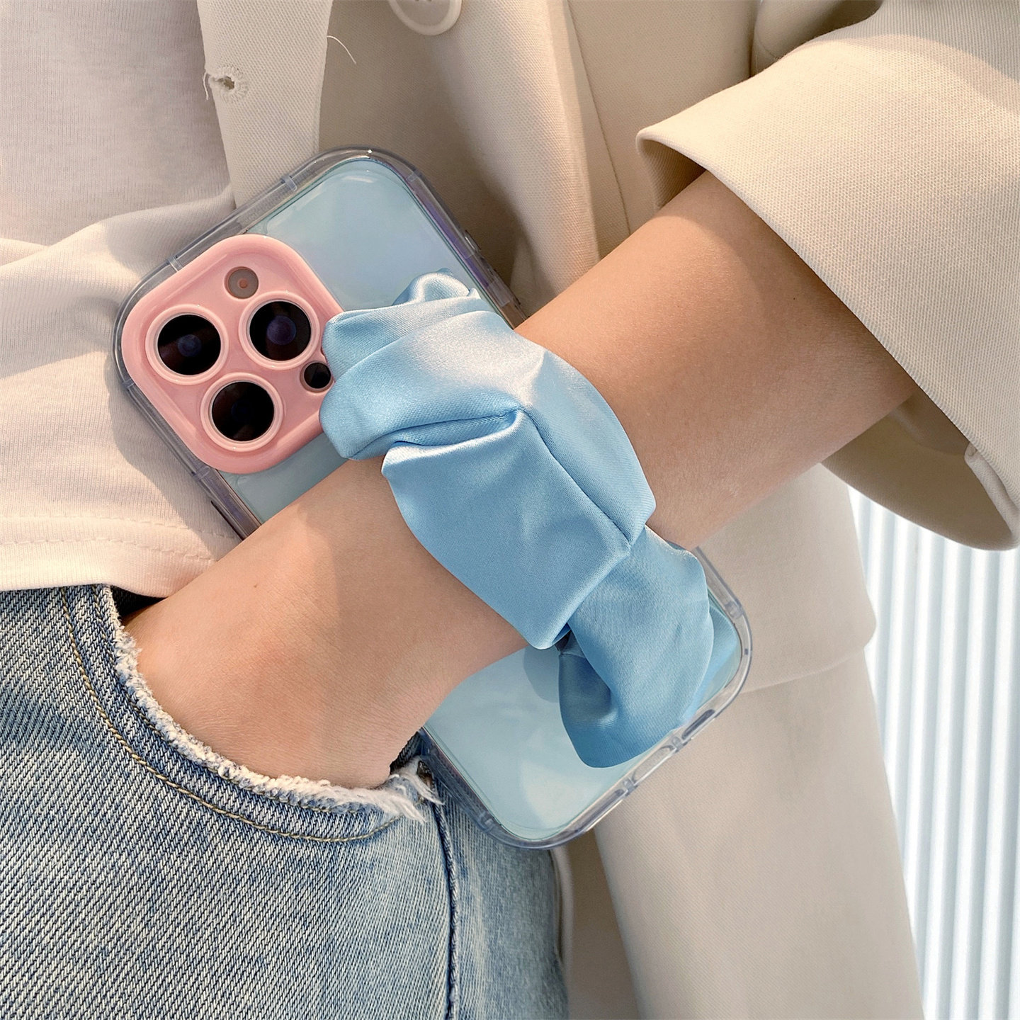 果冻蓝丝巾腕带适用于苹果17pro手机壳iphone16promax保护套13promax女款15pro个性防摔14p创意12/11斜挎挂绳