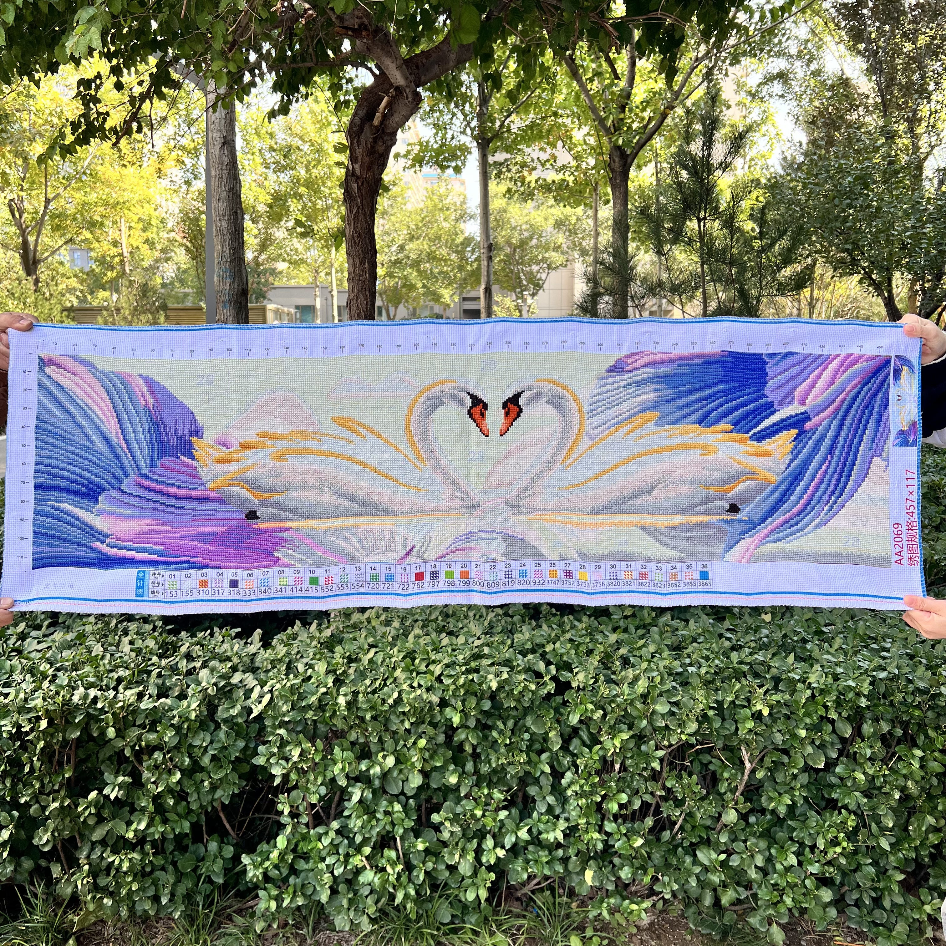 纯手工十字绣成品新款心心相印天鹅湖结婚喜庆情侣卧室床头装饰画