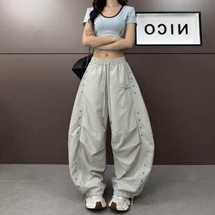 慵懒风高腰弯刀阔腿裤女2026夏季新款宽松抽绳刺绣休闲速干工装裤