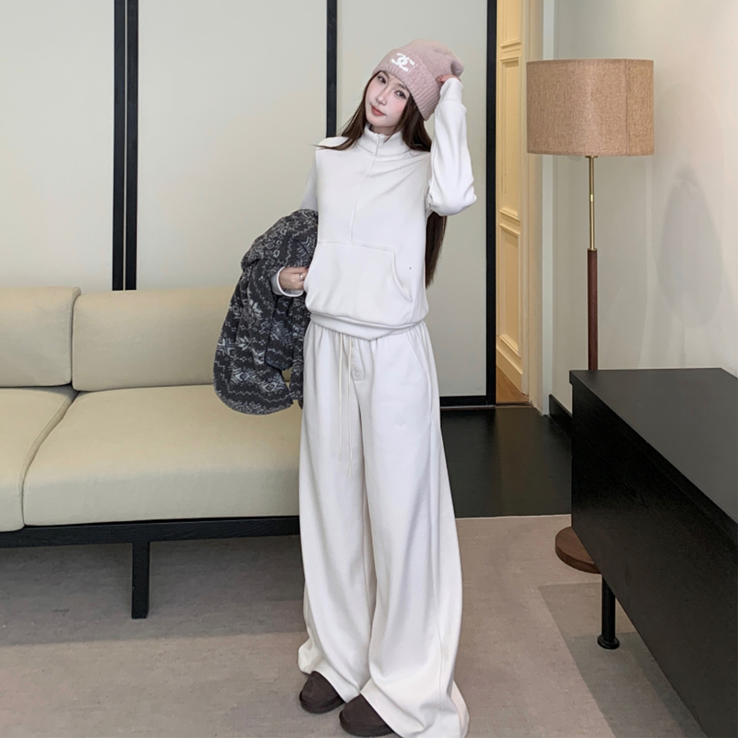 独特漂亮冬装两件套白色加绒卫衣