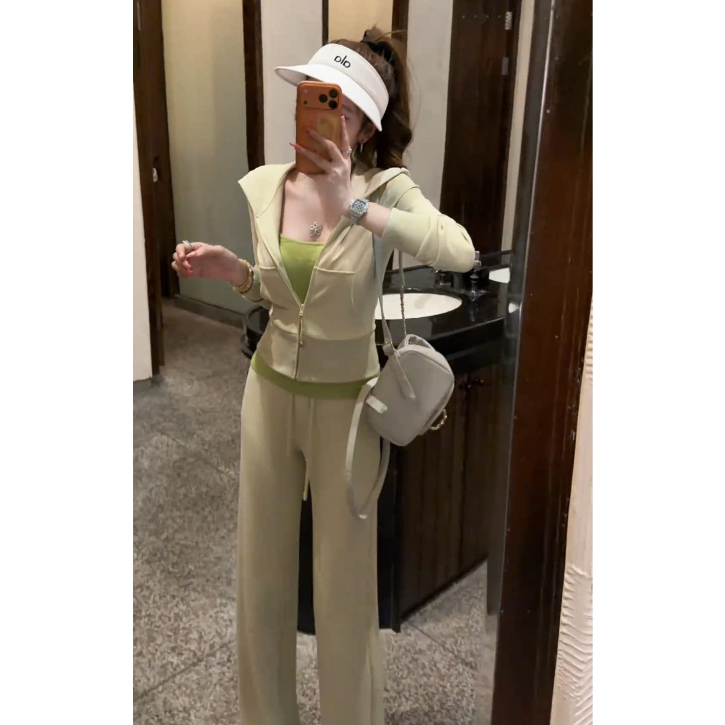 韩系高级感运动套装女春季时尚洋气修身绿色连帽卫衣阔腿裤两件套