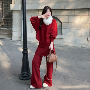 红色系穿搭一整套冬装独特漂亮高级感慵懒风针织毛领屁帘裤两件套