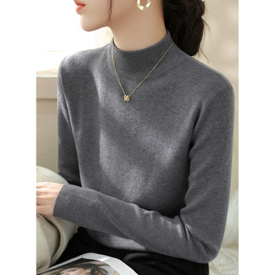 简约款灰色半高领针织衫