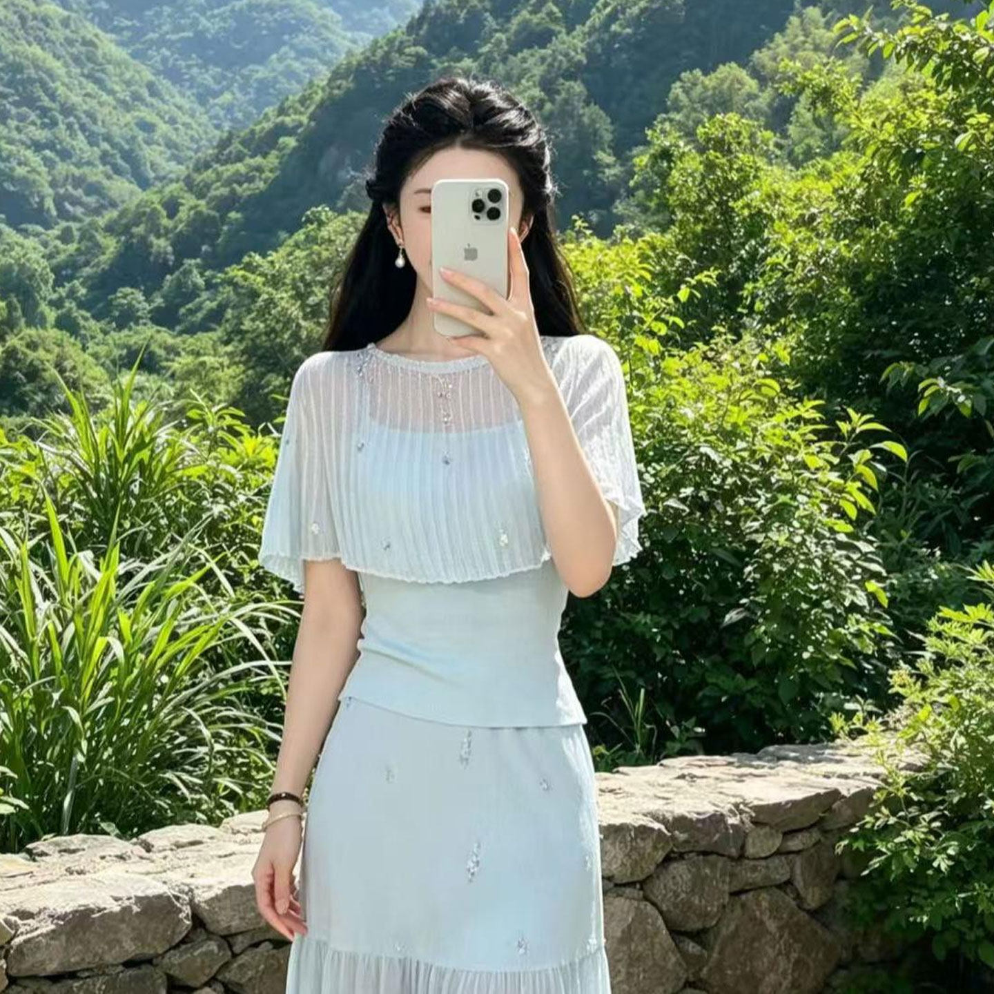 巨好看漂亮套装女2026新款夏季穿搭一整套防晒斗篷披肩吊带两件套