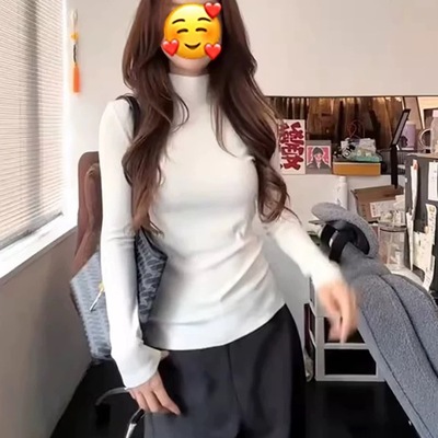 白色半高领打底衫女秋冬