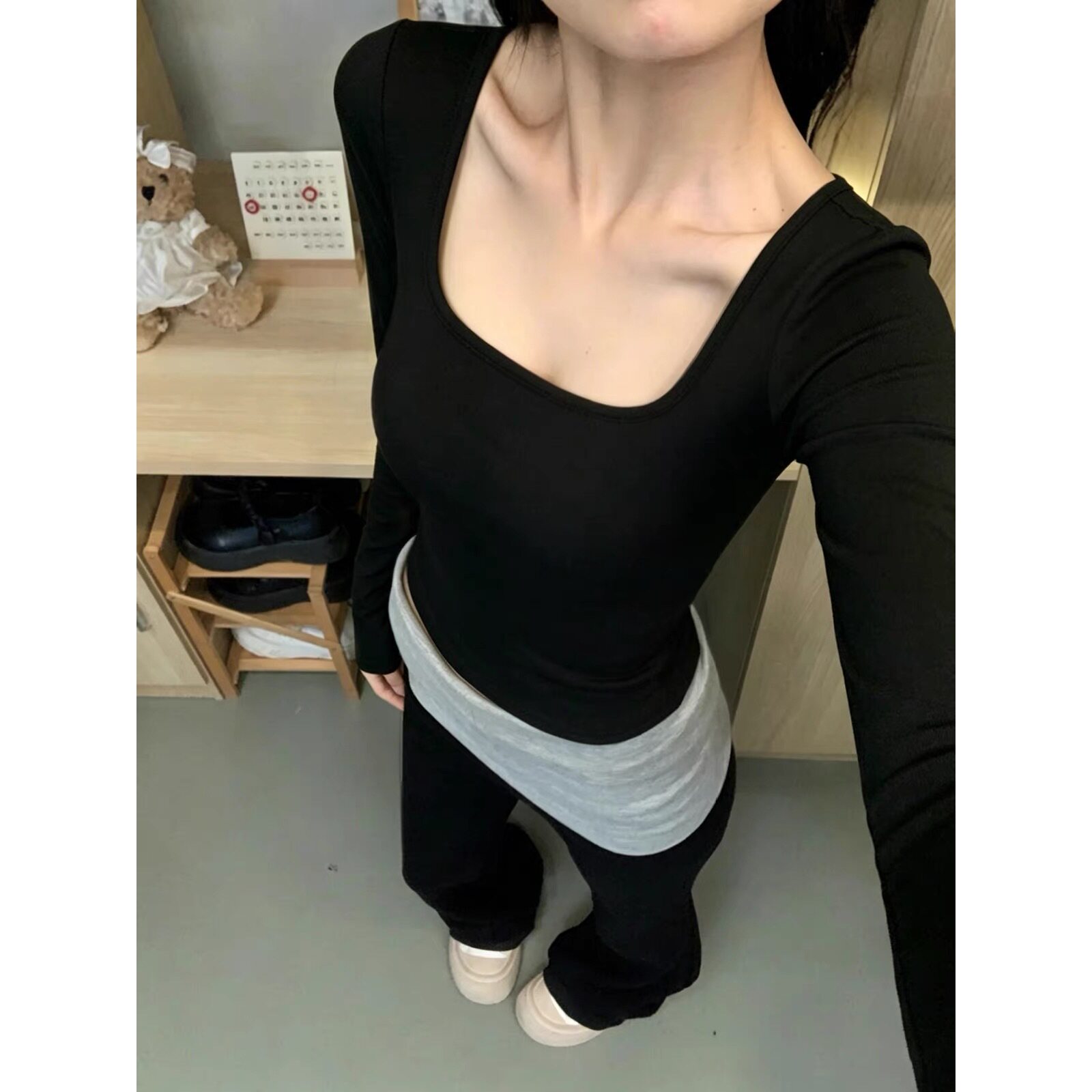 黑色u领正肩长袖t恤女早秋季低领内搭打底衫辣妹修身显瘦收腰上衣