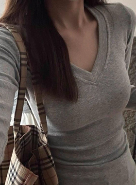 秋冬德绒正肩V领长袖t恤女纯欲风甜辣妹修身显瘦小众百搭打底衫女