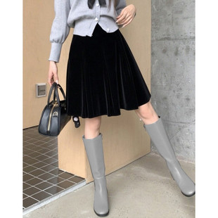 复古高级感丝绒半身裙女秋冬赫本风小黑裙高腰遮胯褶皱A字伞裙