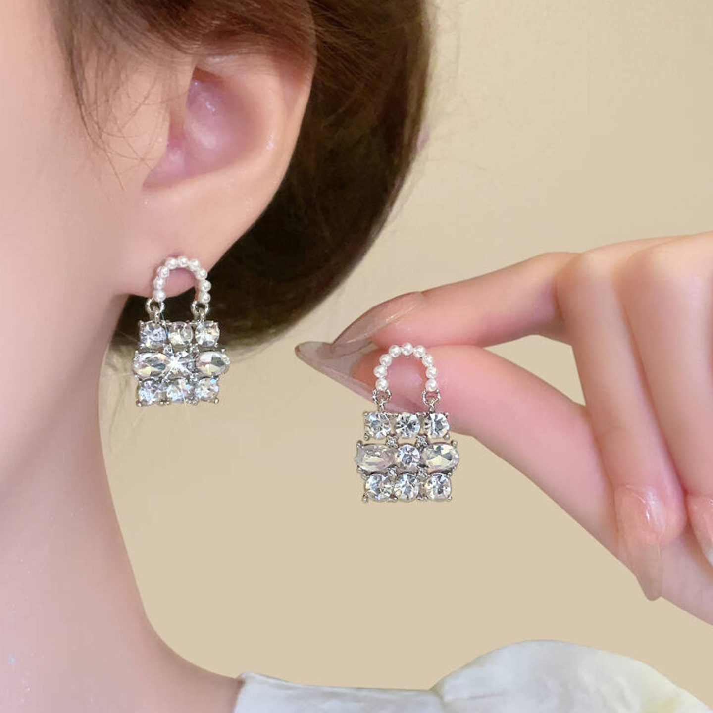 银色满钻包包耳钉女精致耳饰